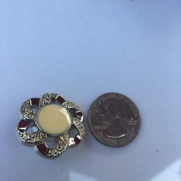 Lot of Vintage Flower Ribbon Silver White Center Hard Plastic Buttons 8 Pcs - Picture 5 of 7